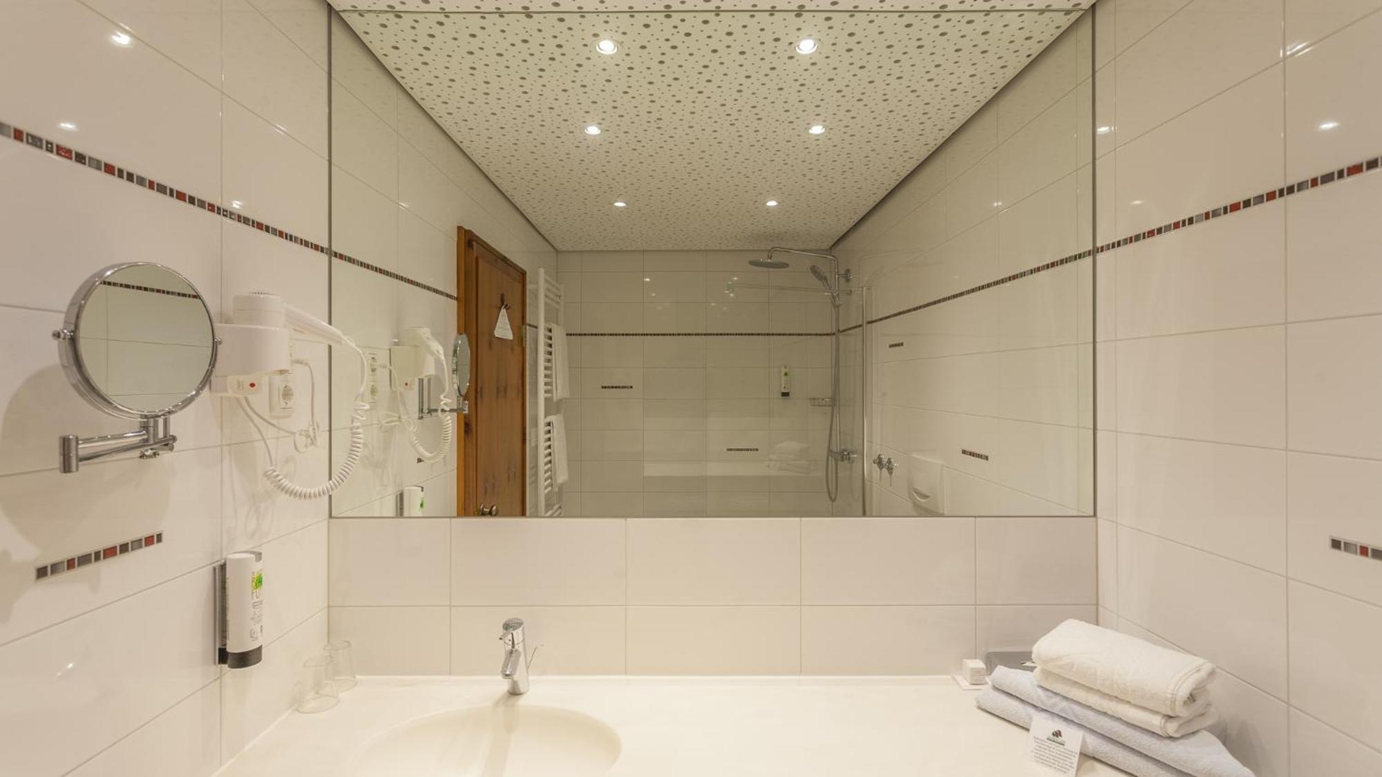 Alpenland St Johann 4*